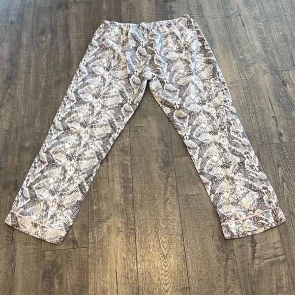 🌸PJ Savage Pajama Bottoms🌸 - Picture 4 of 4